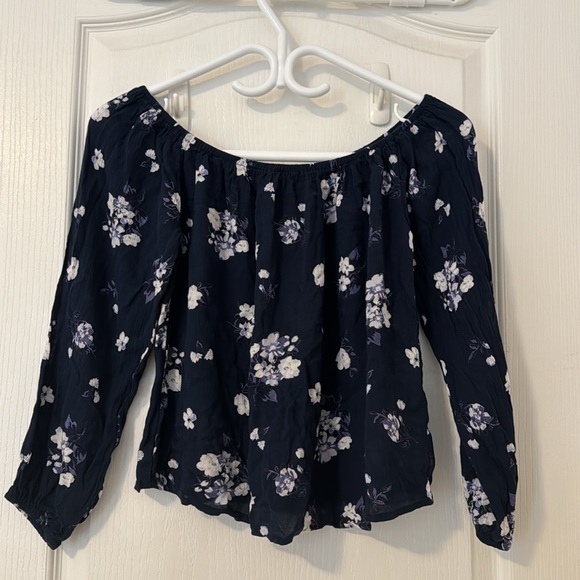 HOLLISTER off the shoulder floral top - Picture 2 of 3